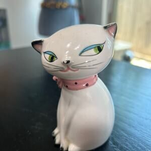 Chic White Ceramic Cat - VTG - One cat Only- nose chip- some wear MCM Kitty